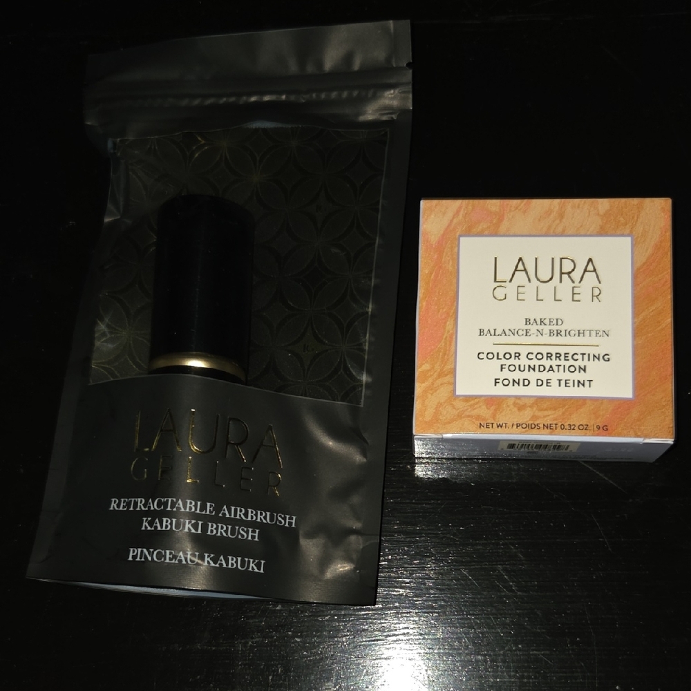 Laura Geller Baked Balance Brighten Foundation in Porcelain w/ Retractible Brush